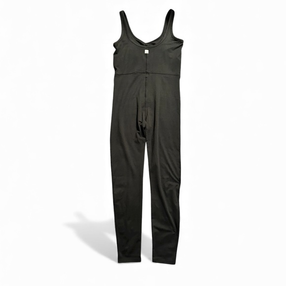 Vuori Black Essential Jumpsuit Size Large NWT - Picture 8 of 14